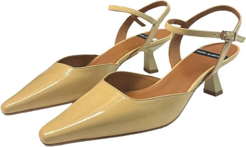 Angel Alarcon Lage hak leren sandalen enkelband Beige Dames