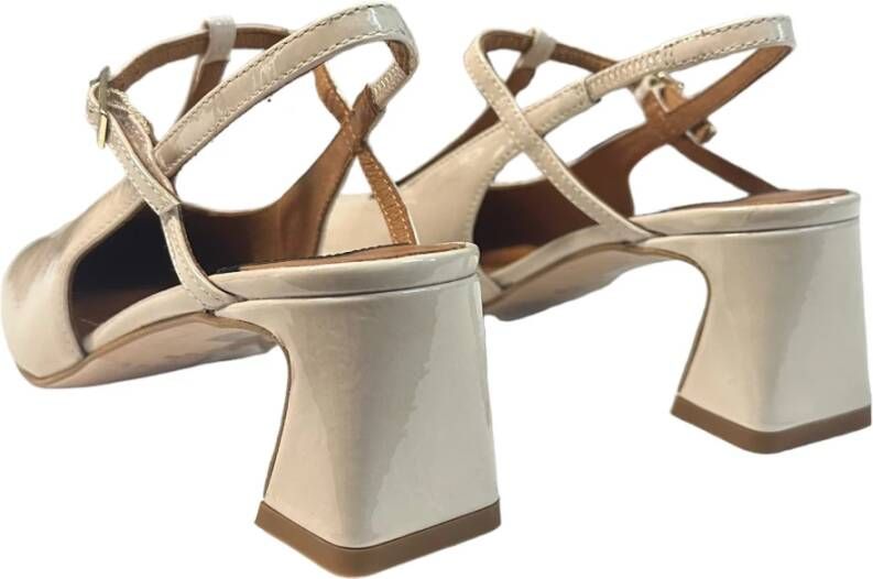 Angel Alarcon Lakleren Sandalen met Enkelband Beige Dames