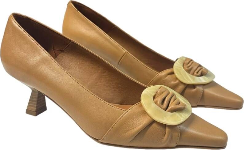 Angel Alarcon Leren pumps met accessoire Brown Dames