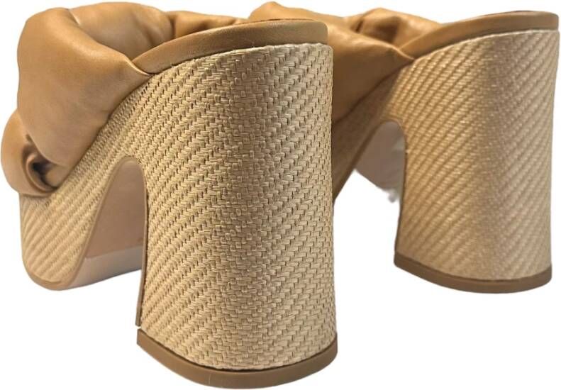 Angel Alarcon Leren sandalen met raffia plateau Beige Dames