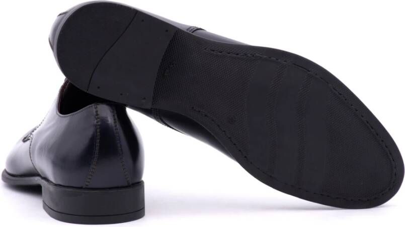 Antica Cuoieria Zwarte platte schoenen Geborsteld kalfsleer Vetersluiting