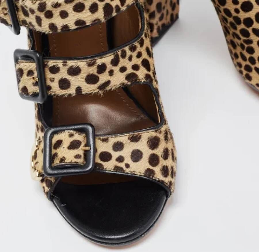 Aquazzura Pre-owned Fabric heels Beige Dames