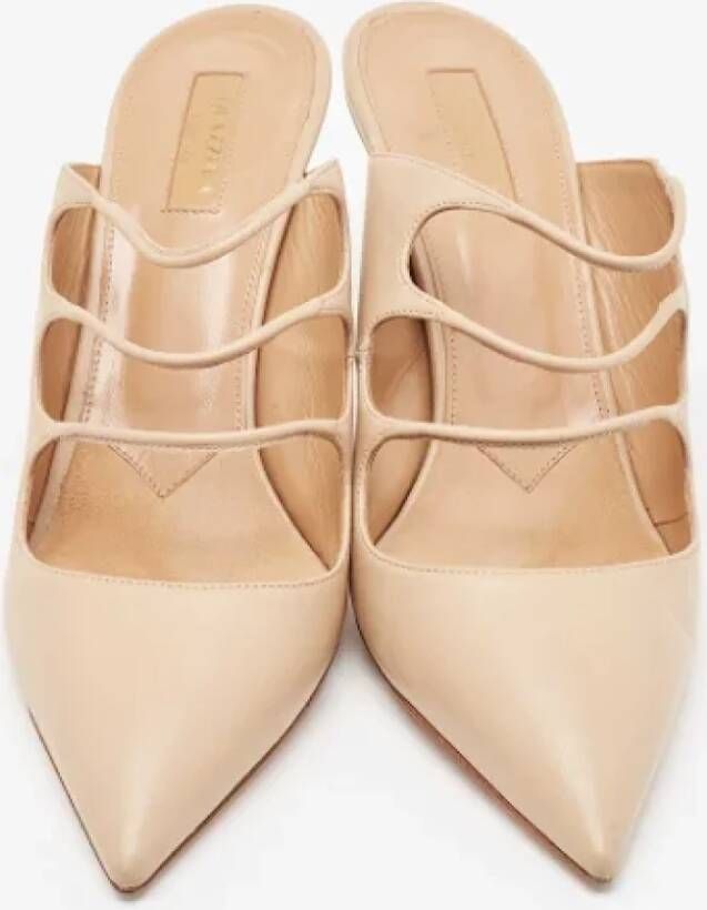 Aquazzura Pre-owned Leather sandals Beige Dames