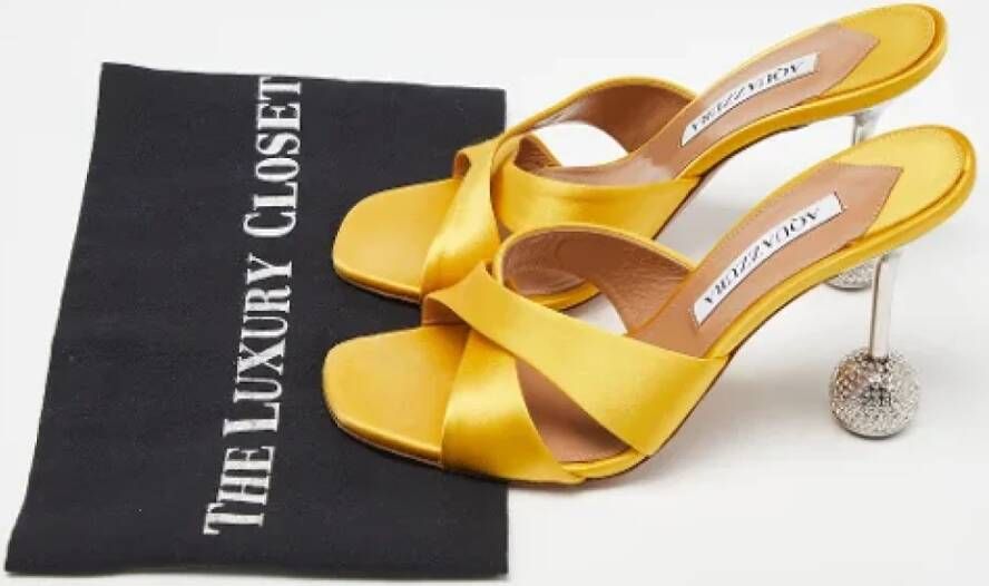 Aquazzura Pre-owned Satin sandals Yellow Dames
