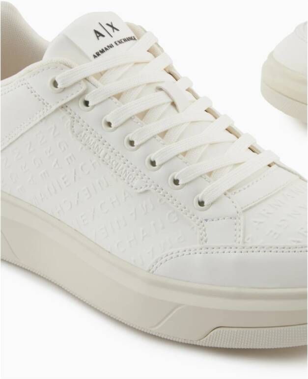 Armani Exchange Beige Sneakers voor Stijlvolle Look
