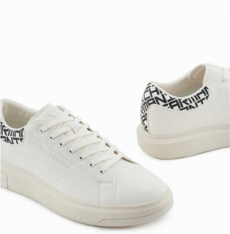 Armani Exchange Witte leren sneakers met logoinzet