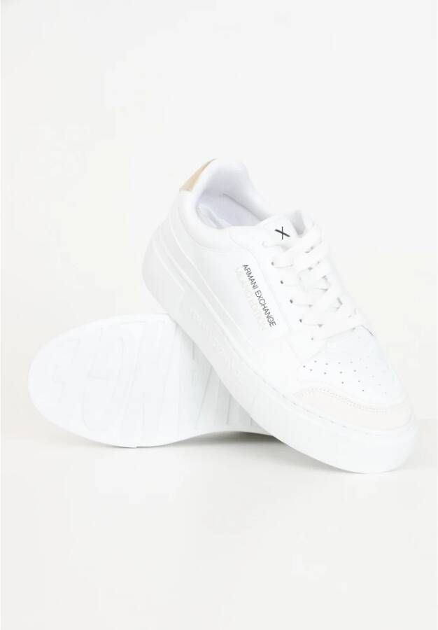 Armani Exchange Witte Sneakers met reliëflogo White Dames