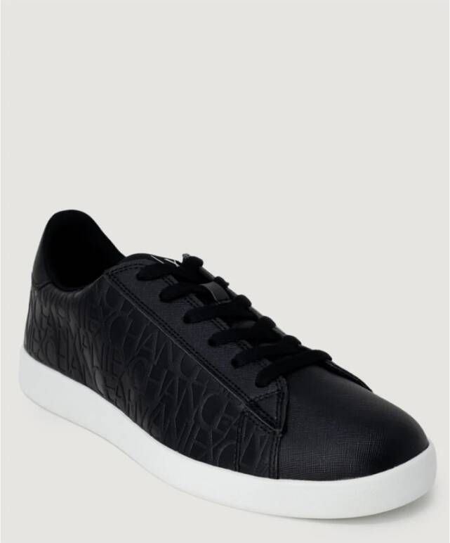 Armani Exchange Zwarte lage sneakers met reliëf logo Zwart Heren