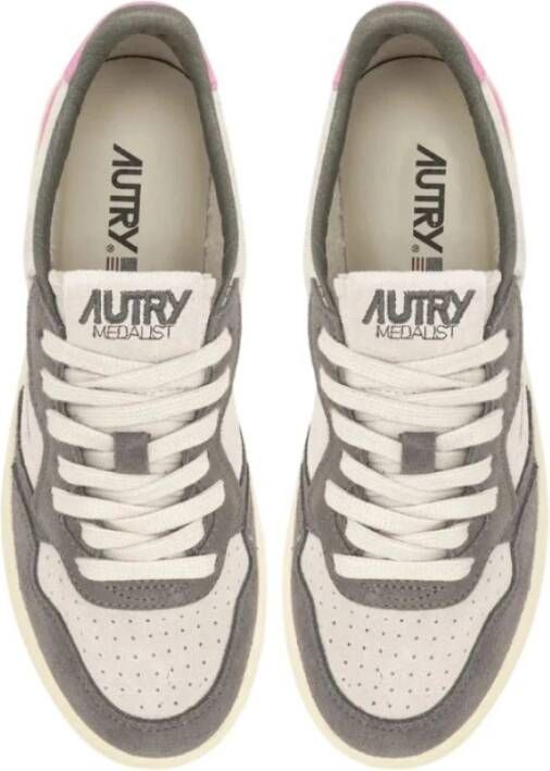 Autry Barbie Sneakers met Suède Bovenwerk