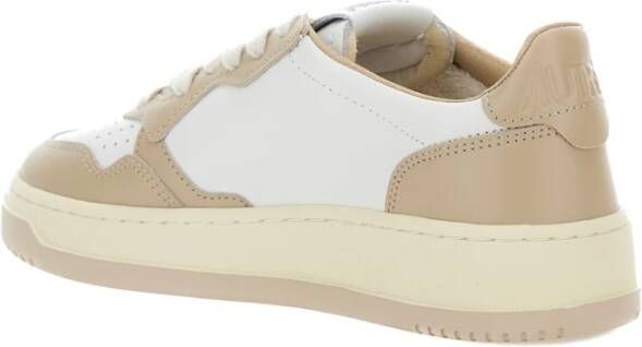 Autry Beige Perforated Sneakers met Veters en Rubberen Zool Beige Dames
