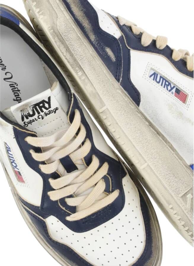 Autry Blauwe Leren Sneakers met Ademende Details