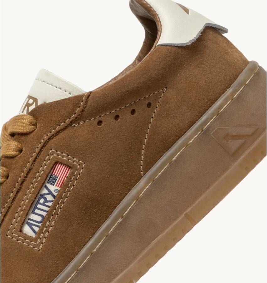 Autry Bruine Suède Lage Sneakers
