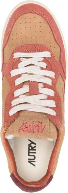 Autry Bruine Suède Sneakers met Geperforeerde Details