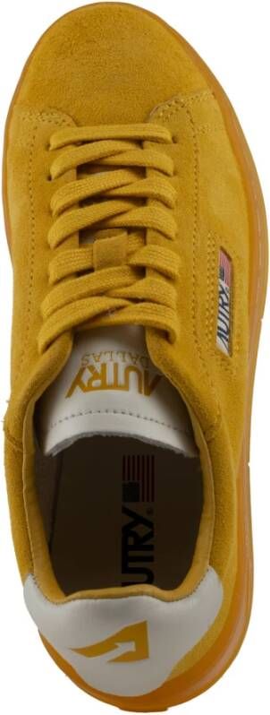 Autry Gele Dallas Lage Suède Sneakers Yellow Dames