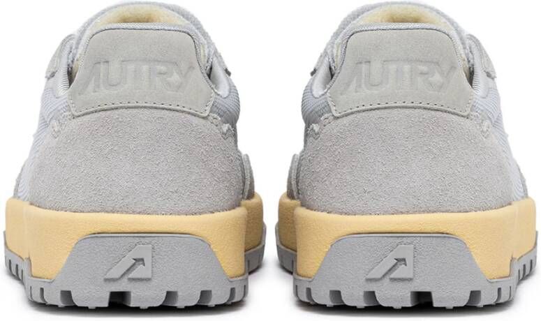 Autry Grijze Veterschoenen met Mesh en Suède