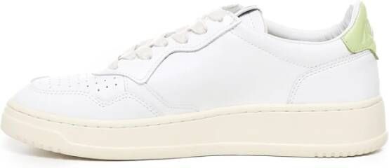 Autry Groene Sneakers met Witte Leren Inzetstukken
