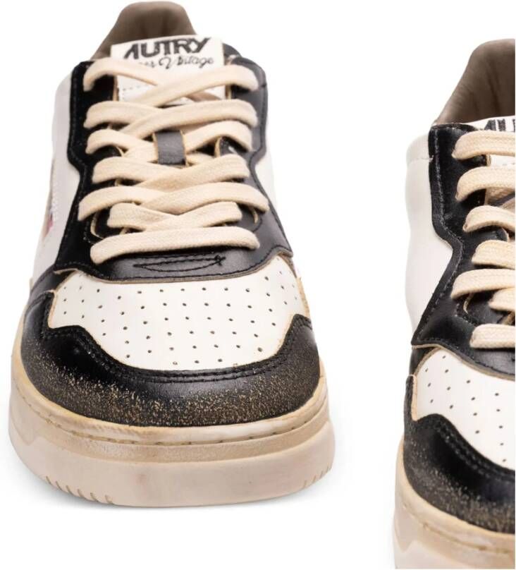 Autry Lage Top Veterschoenen in twee kleuren