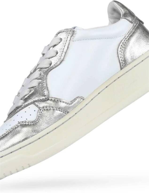 Autry Lage Twee-Tone Zilveren Schoenen Gray Dames