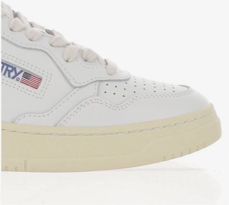 Autry Leren Veterschoenen met Logo Details