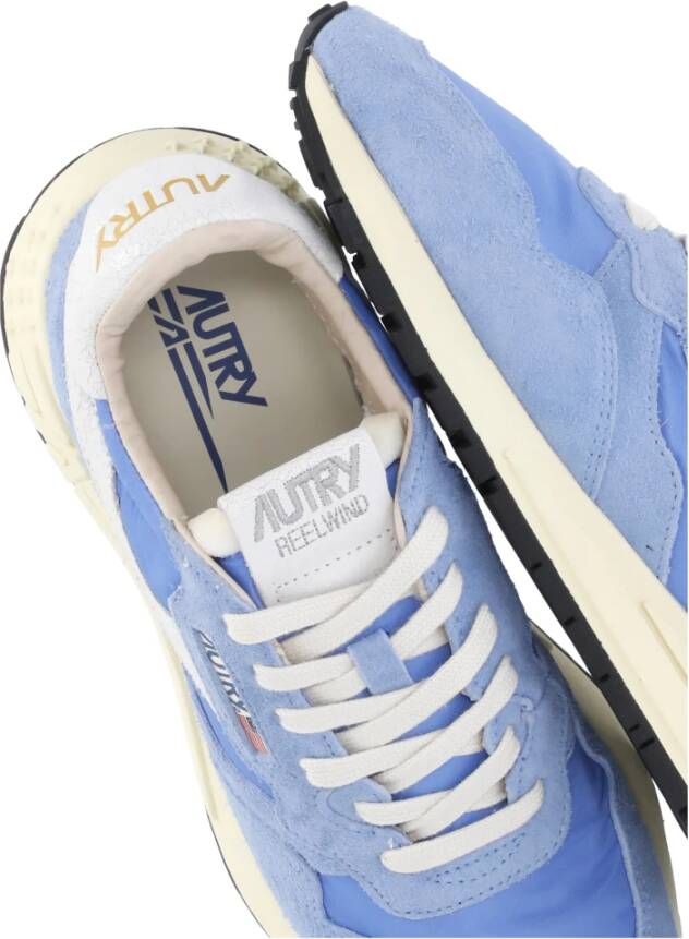 Autry Lichtblauwe Suède Sneakers voor Vrouwen