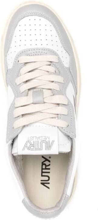 Autry Lichtgrijze Lage Veterschoenen Multicolor Dames