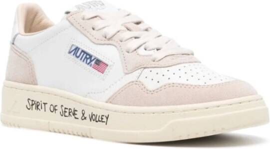 Autry Medalist Low Sneaker in Blanco Taupe Letters Multicolor Dames
