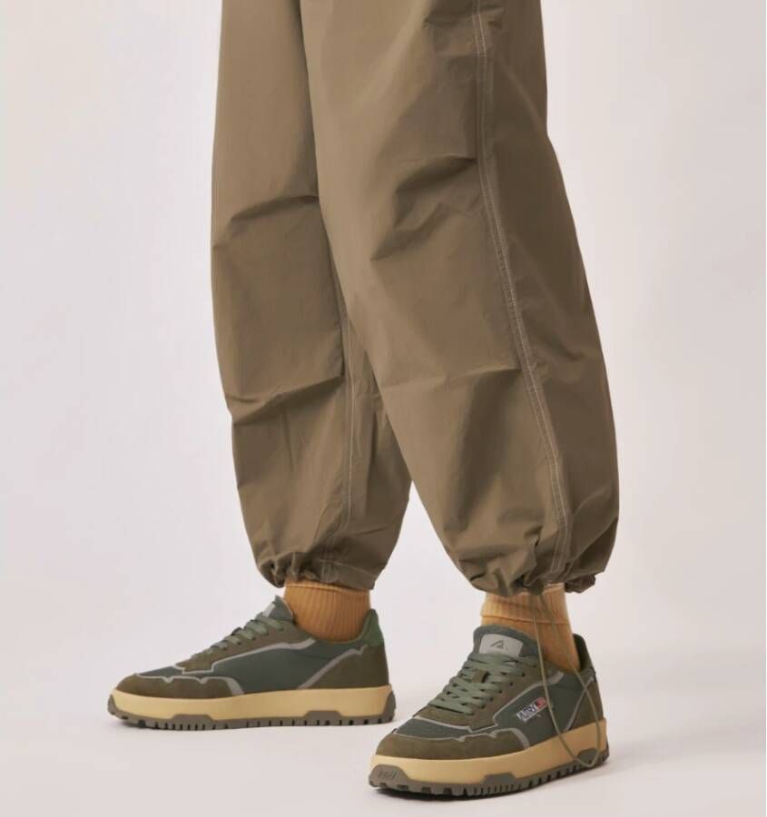 Autry Militaire lage top outdoor sneakers