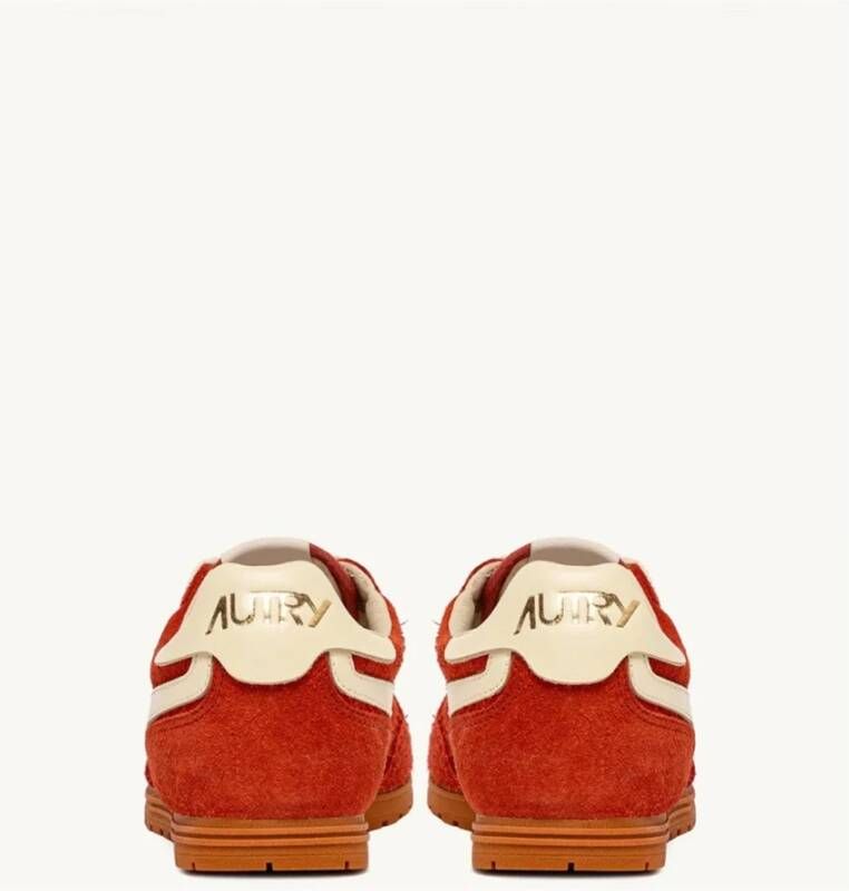 Autry Rode suède sneakers met gewatteerde kraag