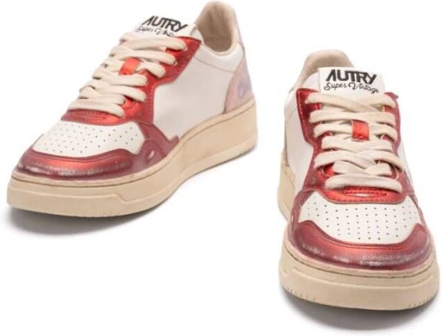 Autry Rode Veterschoenen met Geperforeerde Details Red Dames