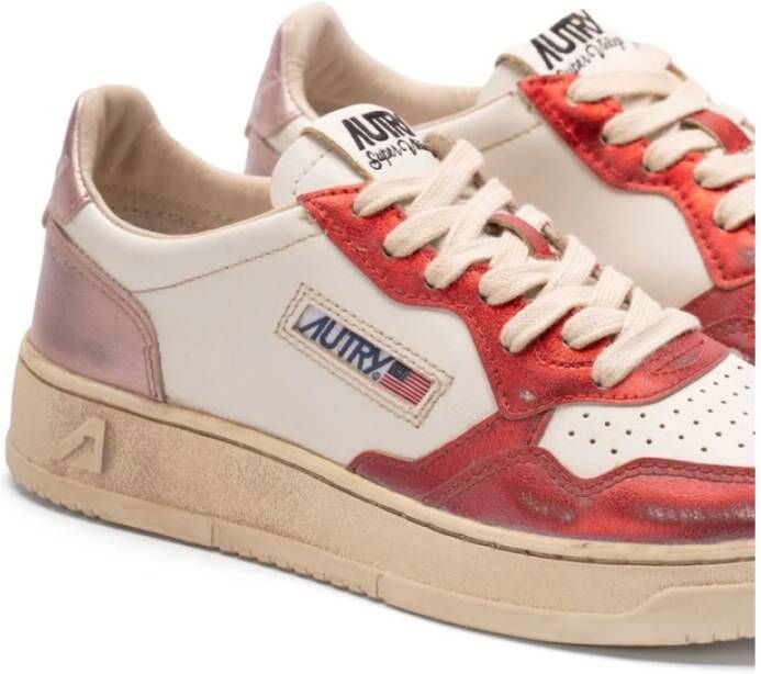 Autry Rode Veterschoenen met Geperforeerde Details Red Dames