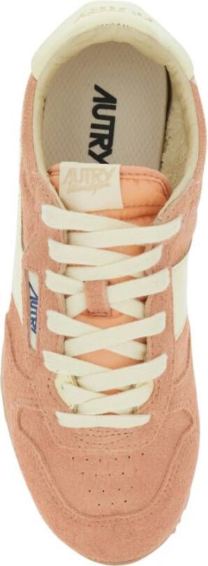 Autry Roze Suède Sneakers met Logo