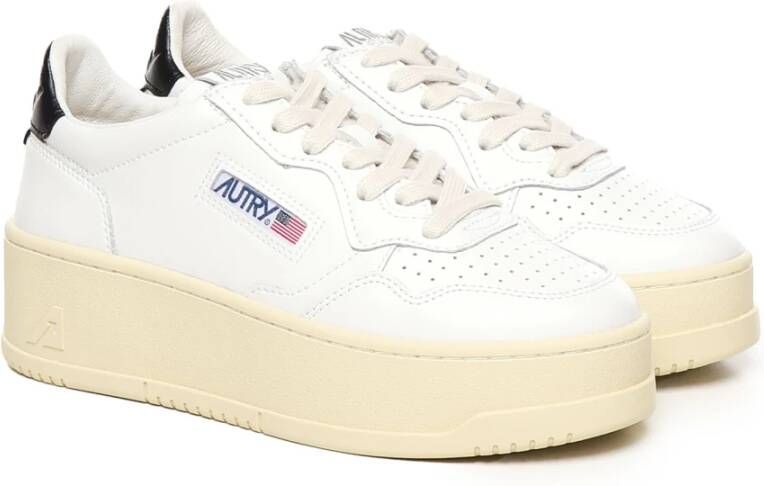 Autry Sneakers met Microgaten en Borduursel White Dames
