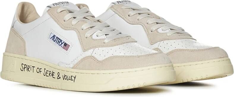 Autry Witte leren sneakers met geperforeerde neus Multicolor Heren