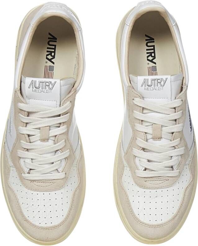 Autry Witte leren sneakers met geperforeerde neus Multicolor Heren