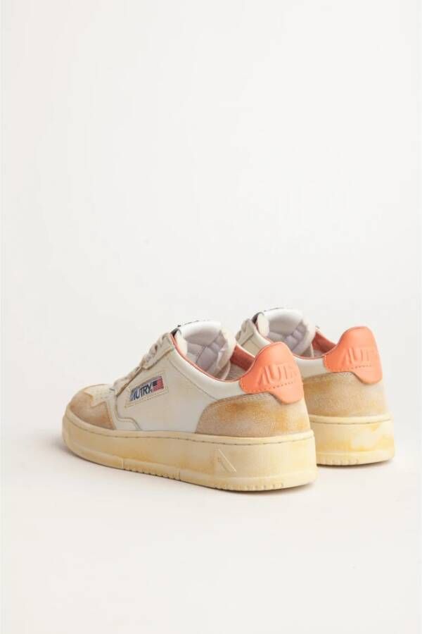 Autry Vintage Lage Leren en Suède Sneakers Wit Dames