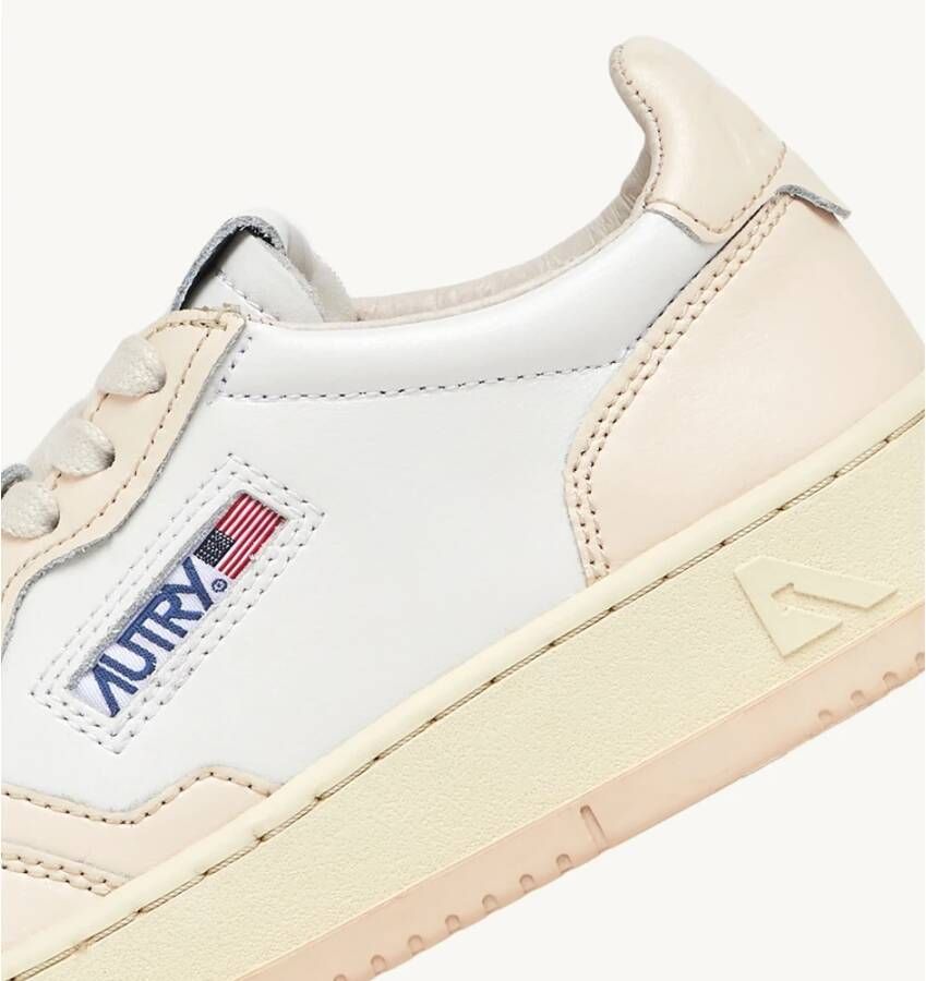Autry Verhoog je sneaker game met Medalist Low Leat Wit Dames
