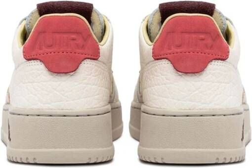 Autry Vintage-geïnspireerde leren sneaker in Rose Sand White Dames