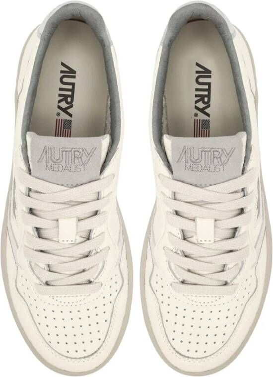 Autry Vintage-geïnspireerde leren sneaker in zilver wit White Dames