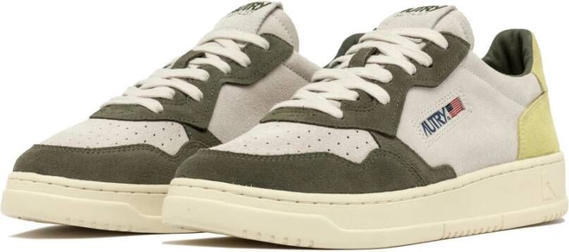 Autry Vintage-geïnspireerde suède sneaker met geperforeerde neus Green Heren