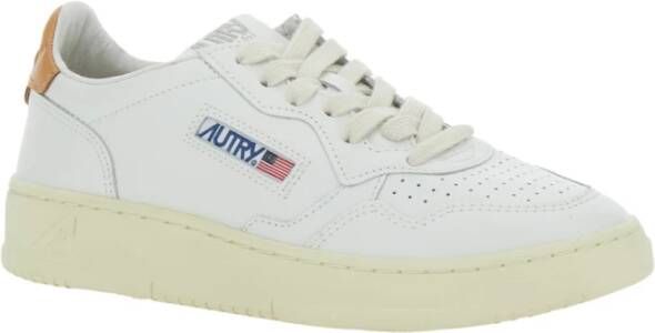 Autry Witte Leren Lage Sneakers met Logo Patch White Dames