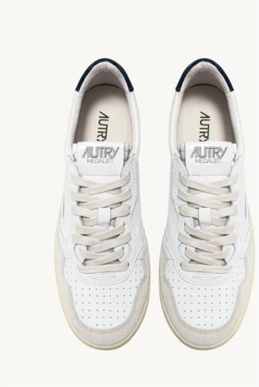 Autry Witte Leren Sneakers met Blauw Hiel Detail Wit Heren