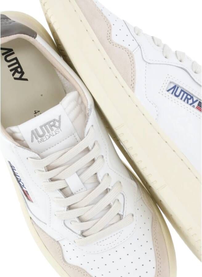 Autry Witte Leren Sneakers met Contrasterende Details
