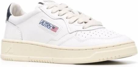 Autry Witte Leren Sneakers met Geperforeerde Voorkant White Dames