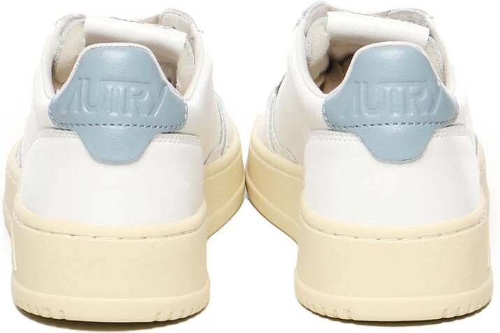 Autry Witte Leren Sneakers met Microgaten Beige Dames