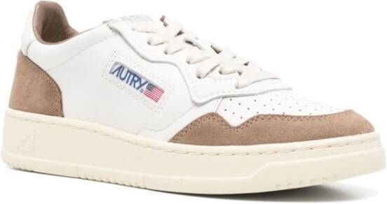 Autry Witte Medalist Sneakers met geperforeerde neus
