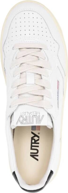 Autry Witte platte schoenen