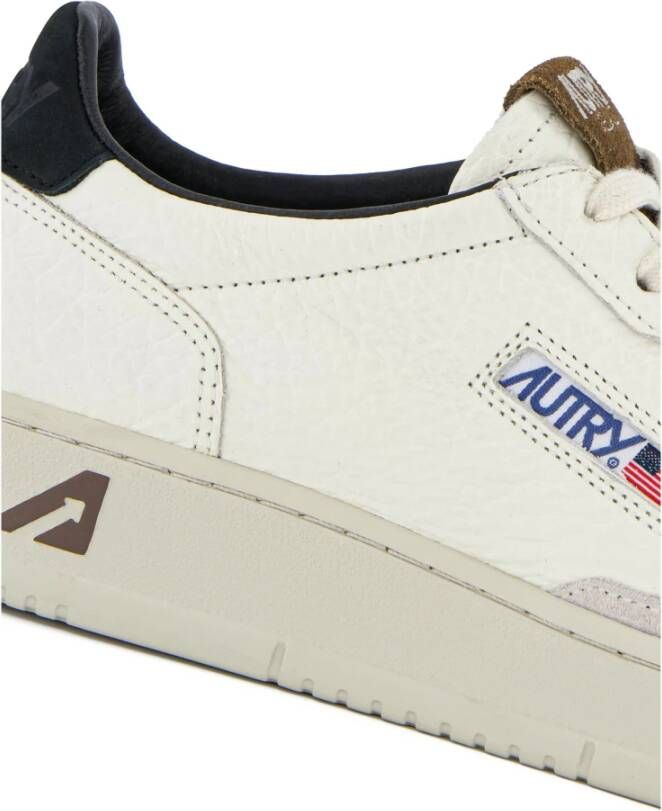 Autry Witte platte schoenen klassieke sportieve stijl
