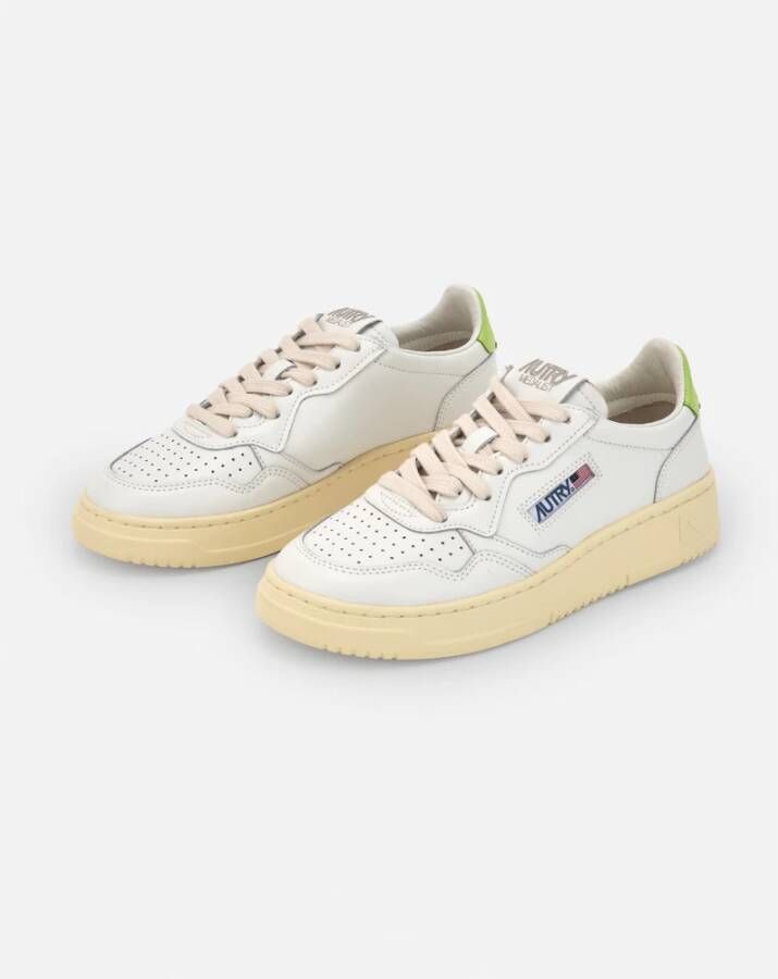 Autry Witte Sneakers met Groene Details White Dames