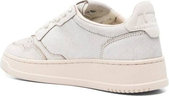Autry Witte Veterschoenen met Geperforeerde Neus