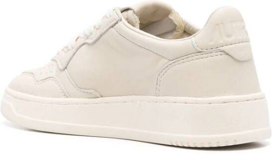Autry Witte Veterschoenen met Gewatteerde Enkel White Dames